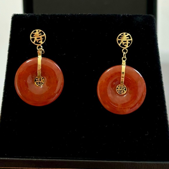 SOLID 14K GOLD ROUND CORAL DYED JADE DANGLE DROP EARRINGS - Picture 2 of 8